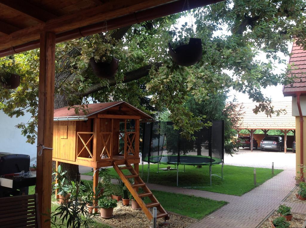 Oeregtoelgy Panzio Hotel Csongrad Exterior photo