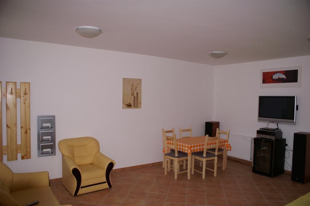 Oeregtoelgy Panzio Hotel Csongrad Room photo